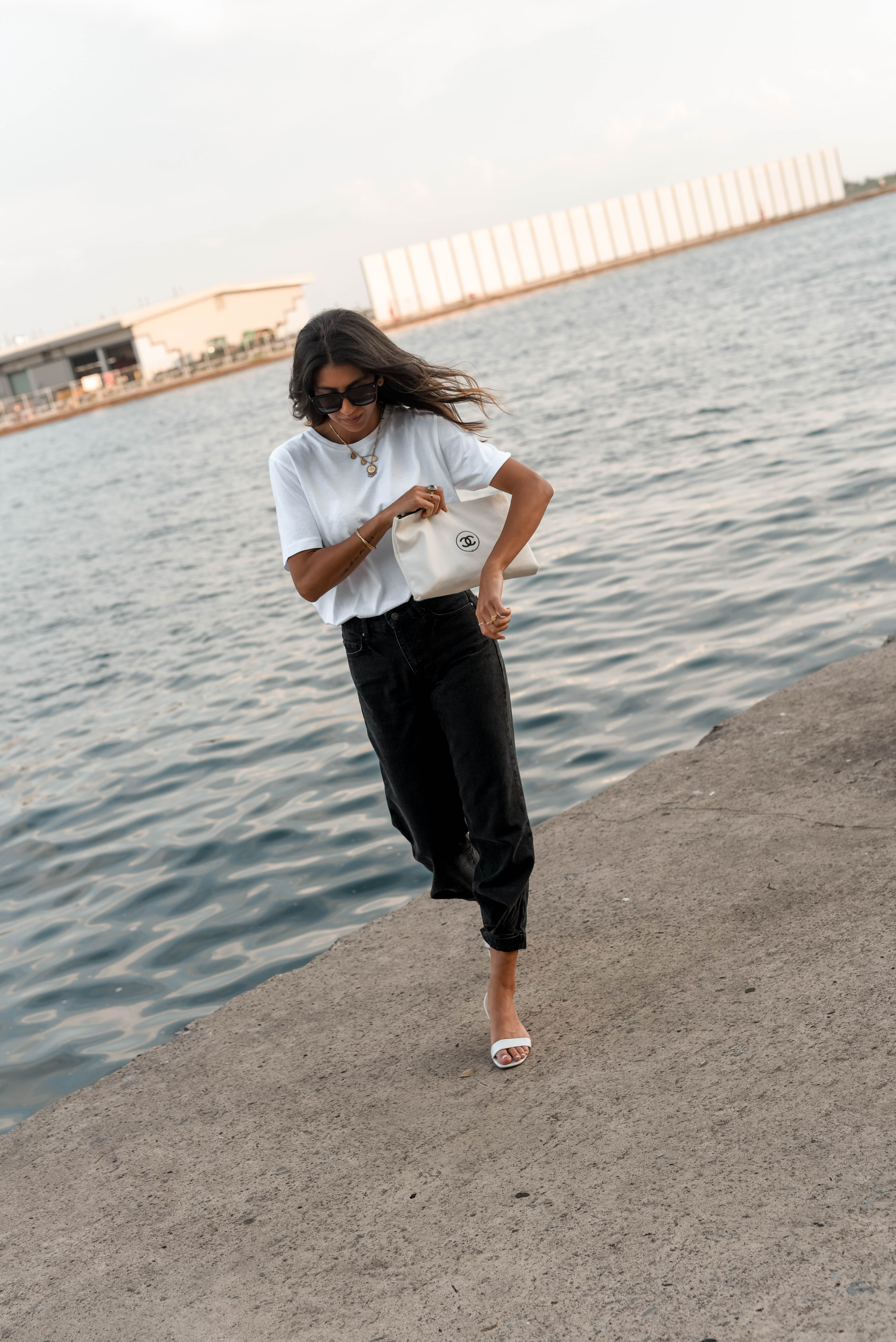 outfit style fashion blogger streetstyle jeans t shirt agolde blogger kayla seah not your standard