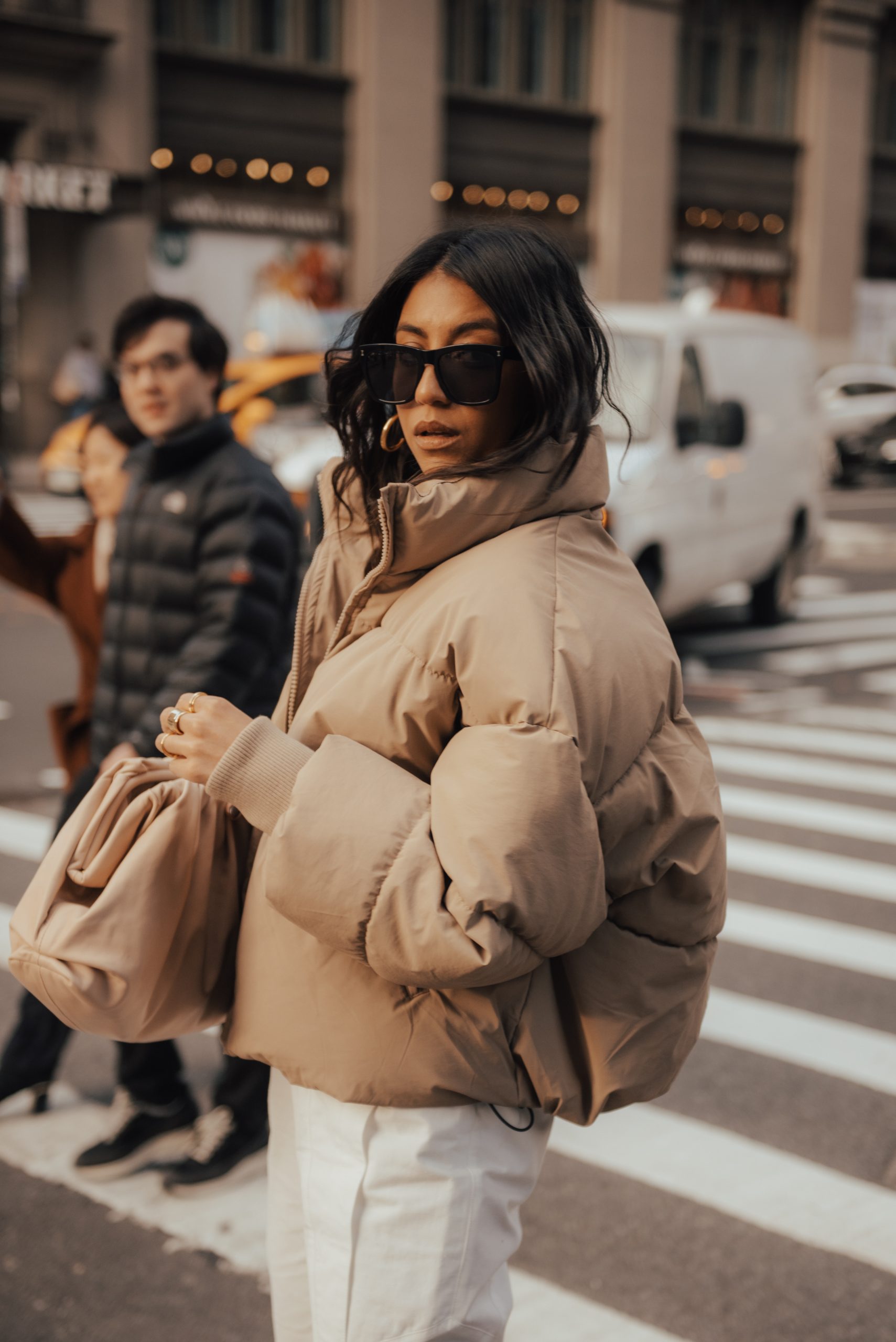 The puffer jacket is such an easy way to look stylish while staying warm I love the oversized look with a slim bottom and heel. It s an effortless look that is completely